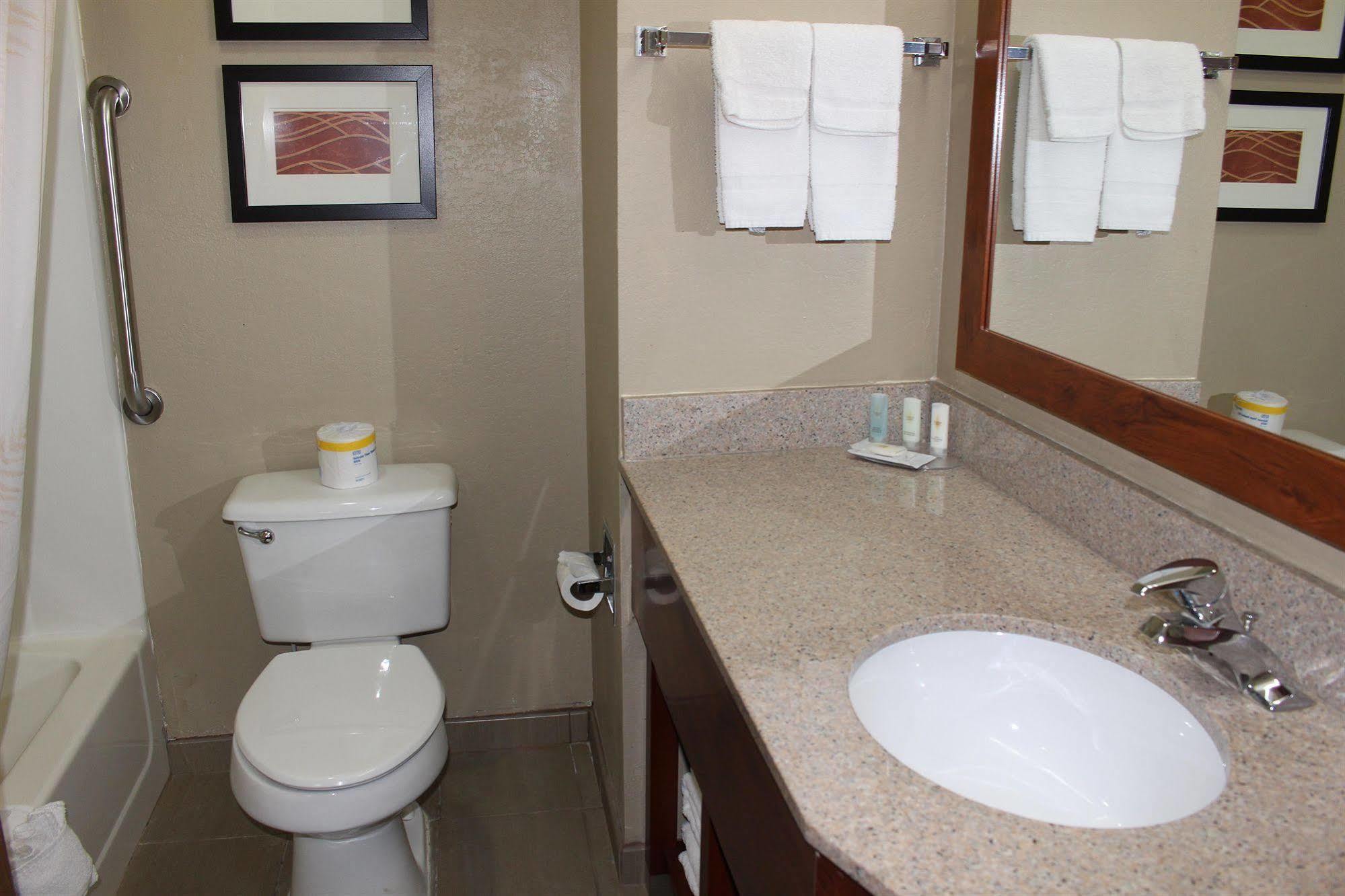 Comfort Inn Grain Valley Bagian luar foto